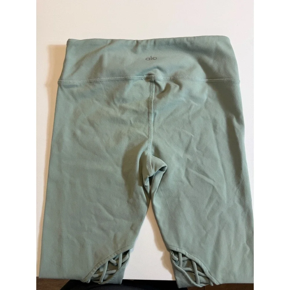 ALO Yoga Entwine Leggings Sage Green Lace-Up Cutout Size S